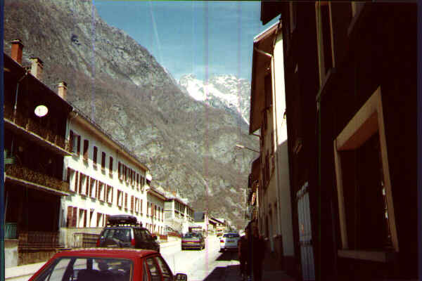 apr&egrave;s Grenoble, la porte des Alpes, notez la pr&eacute;sence de Taif et Naboo sur la photo, je sais on ne vois pas grand chose, l'art de la photo et moi, y'a encore du boulot !!